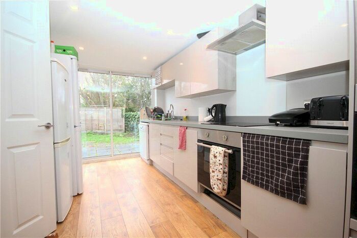 6 Bedroom Terraced House To Rent In Queens Drive, Guildford, Surrey, GU2