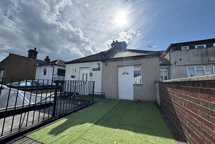 1 Bedroom Flat To Rent In Bedroom St Floor Flat In Westcliff On Sea, SS0