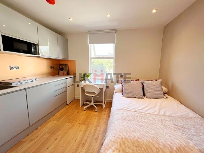 1 Bedroom Property To Rent In Clarence Villas, Hawks Road, Kingston Upon Thames, KT1