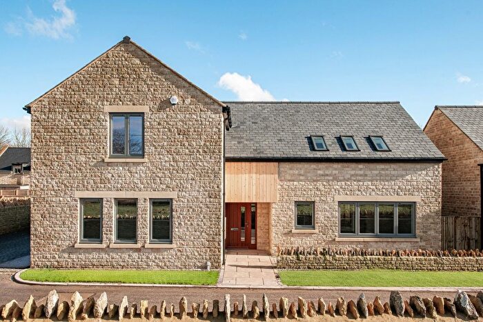 4 Bedroom Detached House For Sale In Andrews Drive, Marshfield, SN14