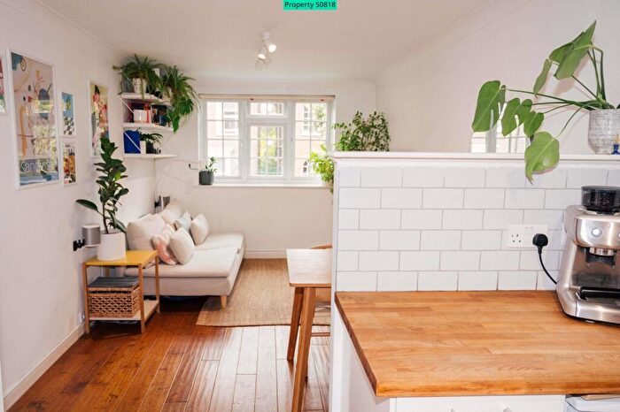 1 Bedroom Flat For Sale In Gables Close, London, SE5