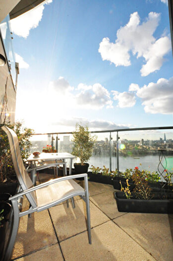 2 Bedroom Apartment To Rent In Crews Street, London, E14