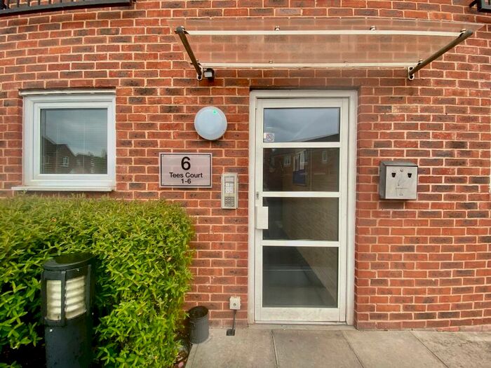 2 Bedroom Flat To Rent In Torrent Close, Tamworth, B77
