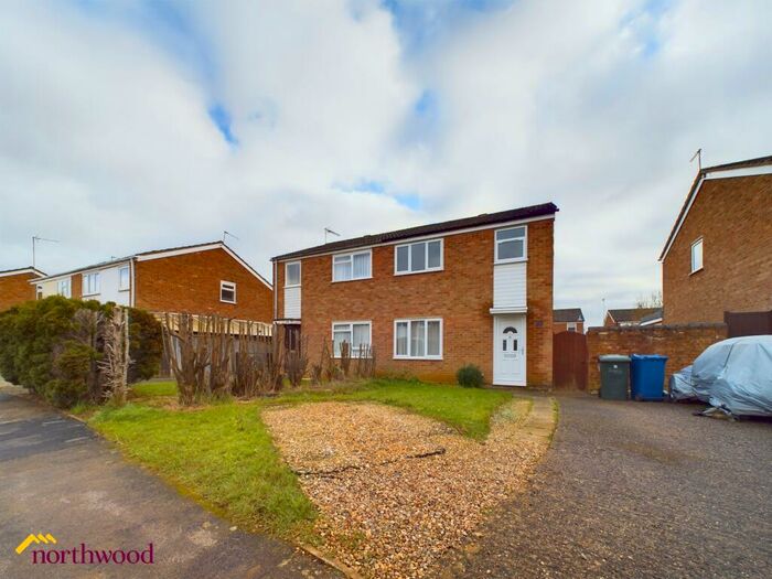 3 Bedroom Semi-Detached House To Rent In Elton Road, Banbury, OX16