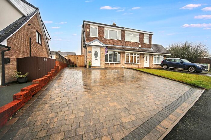 3 Bedroom Semi Detached House For Sale In Petworth Avenue, Wigan, WN3