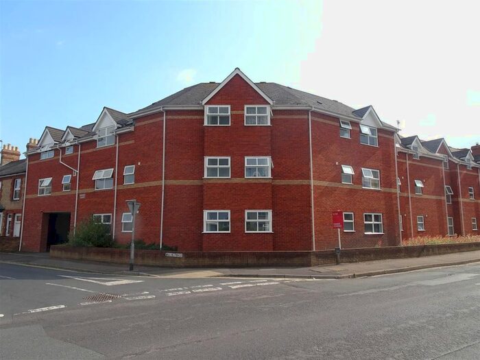2 Bedroom Flat To Rent In Winchester Street, Taunton, TA1