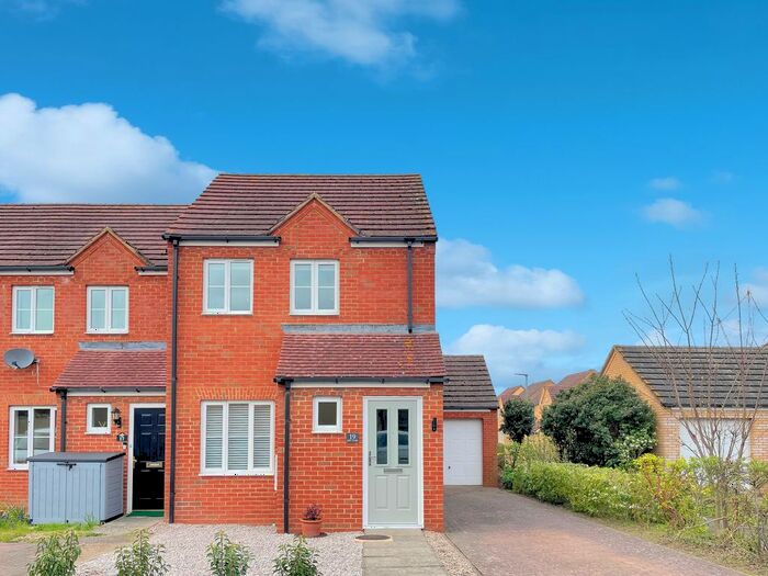 2 Bedroom End Of Terrace House To Rent In Pipit Close, Royston, SG8