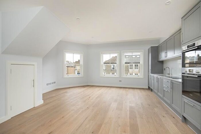 2 Bedroom Flat To Rent In Northcote Road, London, SW11