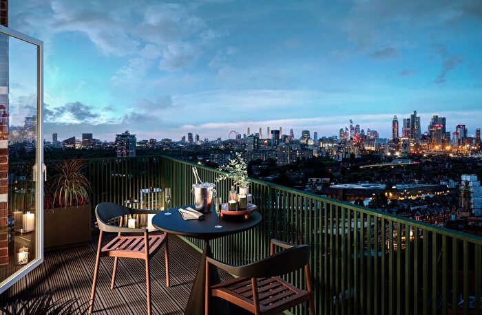 2 Bedroom Flat For Sale In The Approach, St John's Hill, One Clapham Junction, SW11