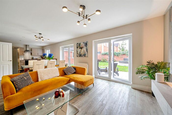 5 Bedroom Detached House For Sale In Pauling Close, Aston Clinton, HP22