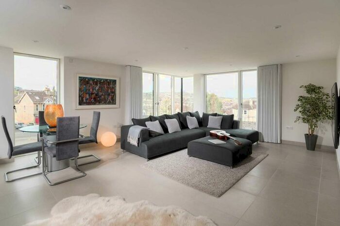 2 Bedroom Apartment To Rent In Upper Oldfield Park, BA2