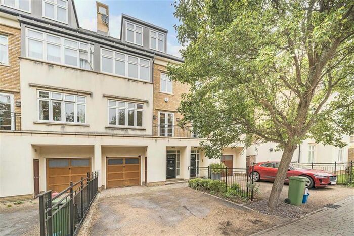 5 Bedroom Flat To Rent In Whitcome Mews, Kew, Richmond, TW9
