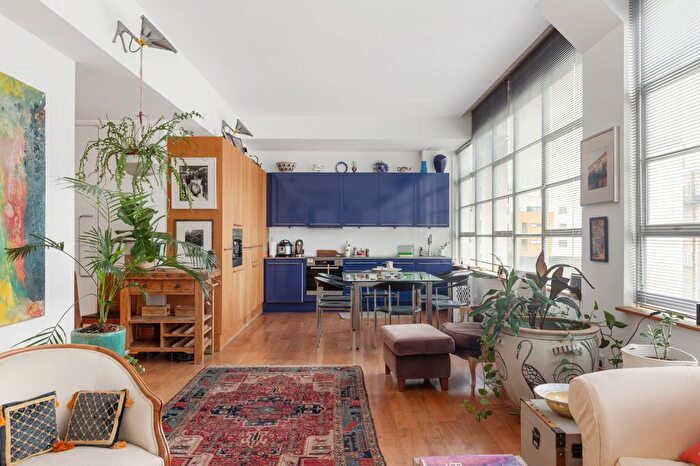 1 Bedroom Flat For Sale In Shepherdess Walk, Angel, N1