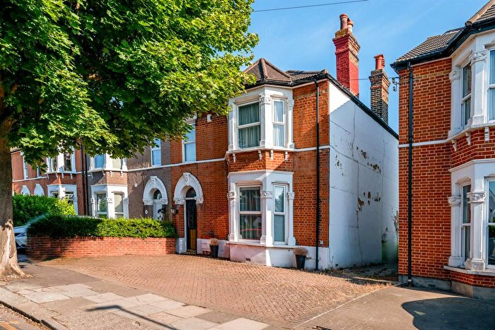 4 Bedroom End Of Terrace House For Sale In Greenvale Road, London, SE9