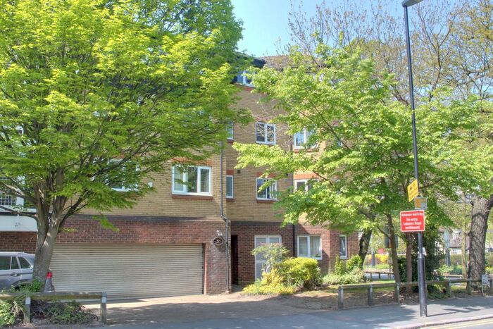 2 Bedroom Flat To Rent In Park Hill Road, Croydon, CR0