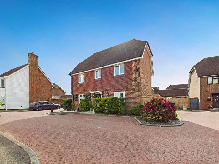 3 Bedroom Detached House For Sale In The Hemsleys, Pease Pottage, RH11