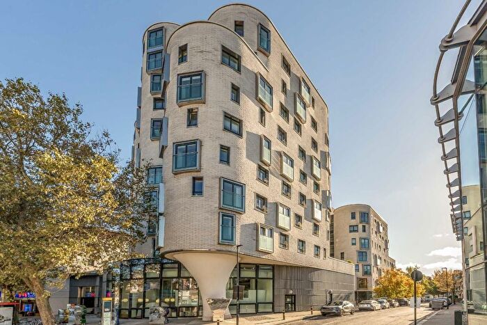 2 Bedroom Flat To Rent In St. Luke's Avenue, London, SW4