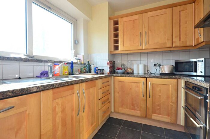 1 Bedroom Flat To Rent In Cascades Tower, Canary Wharf, London, E14