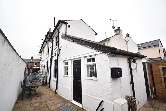 2 Bedroom Maisonette To Rent In Maple Road, Surbiton, KT6