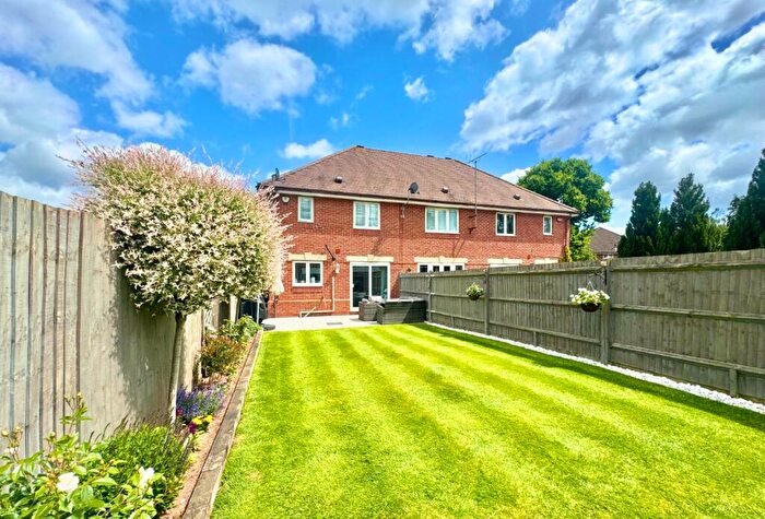 3 Bedroom End Of Terrace House For Sale In Tiggall Close, Earley, Reading, RG6