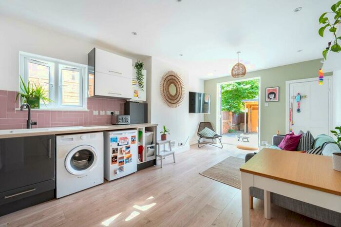 2 Bedroom Flat To Rent In Leghorn Road, Willesden, London, NW10