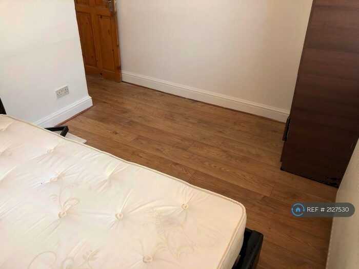 1 Bedroom Flat To Rent In Windus Road, London, N16