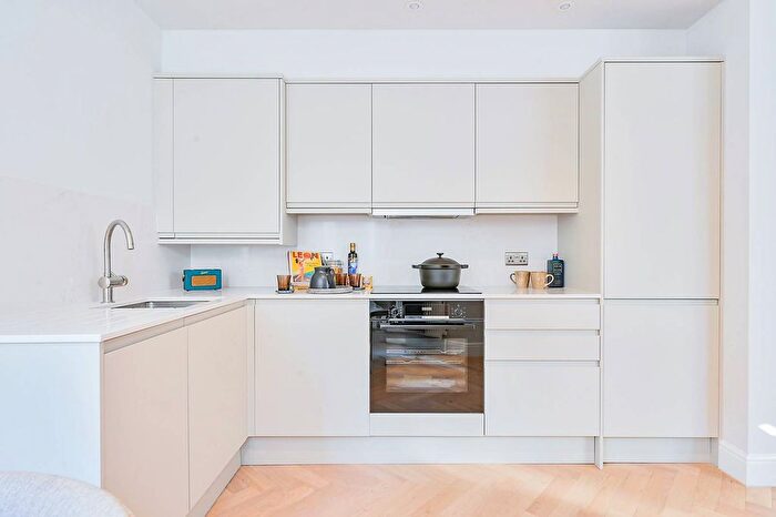 1 Bedroom Flat To Rent In Hamlet Gardens, Ravenscourt Park, London, W6