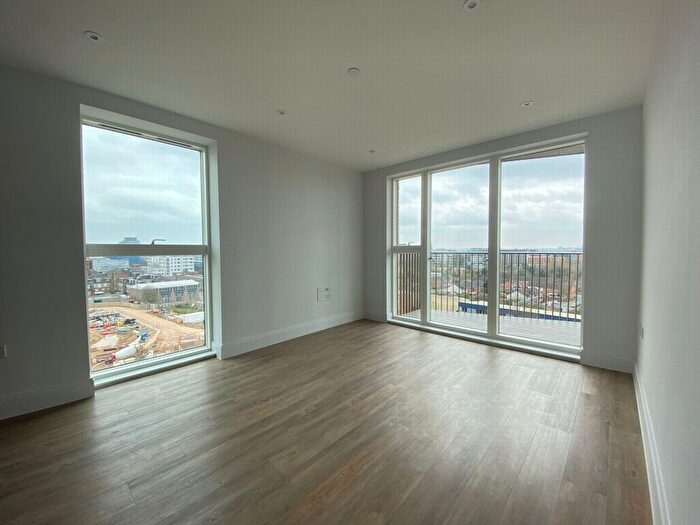 1 Bedroom Flat To Rent In Exploration Way, Slough, SL1