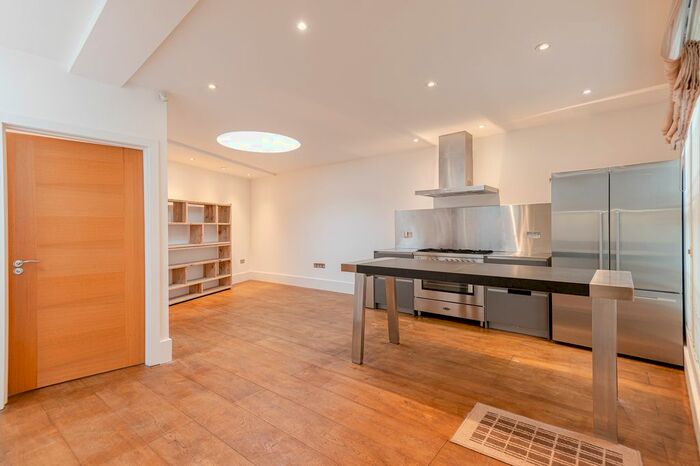 2 Bedroom Town House To Rent In Hormead Road, Westbourne Park, W9