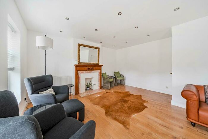 4 Bedroom Detached House To Rent In Georgian Close, Harrow, Stanmore, HA7