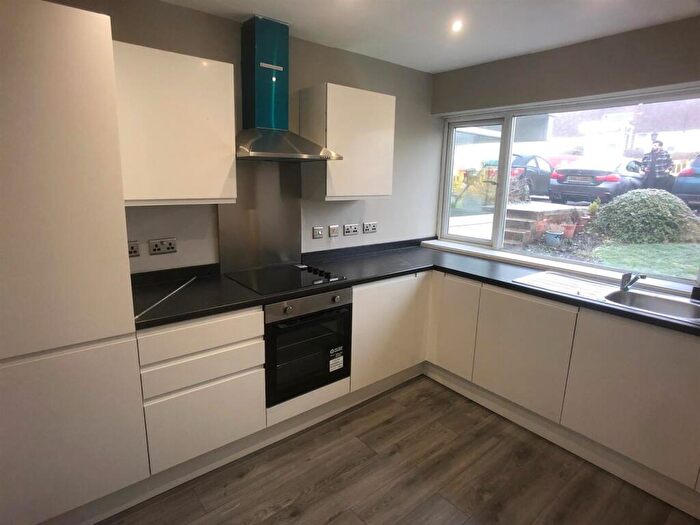 2 Bedroom Apartment To Rent In Lane End Court, Leeds, LS17