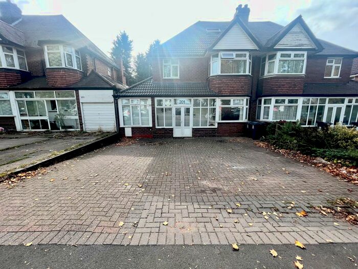 4 Bedroom Semi-Detached House To Rent In Bromford Road, Birmingham, B36