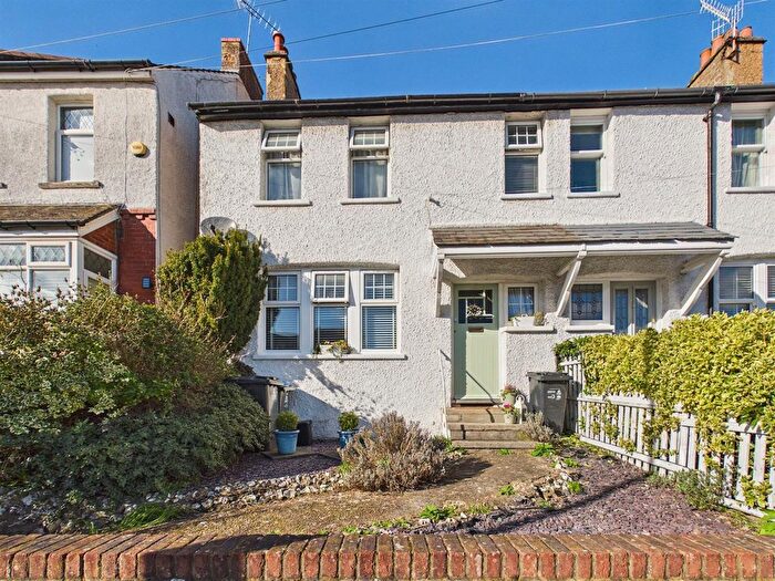 3 Bedroom End Terrace House For Sale In Malcolm Road, Coulsdon, CR5