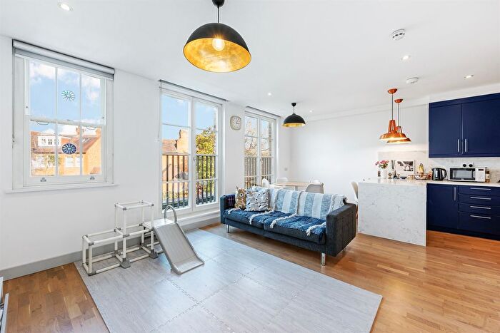 2 Bedroom Flat To Rent In Castlebar Road, W5