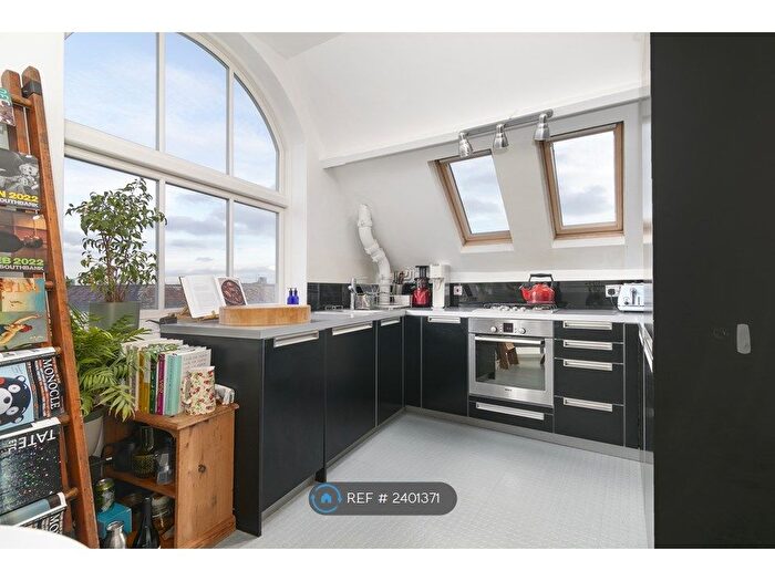 2 Bedroom Flat To Rent In Schoolbell Mews, London, E3