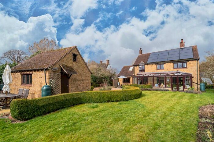4 Bedroom Detached House For Sale In Newton Blossomville, Bedford, MK43