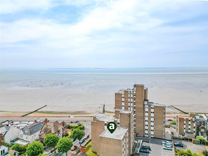 2 Bedroom Flat For Sale In Manor Road, Westcliff-On-Sea, SS0