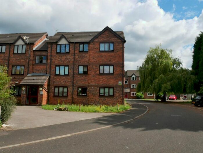 2 Bedroom Flat To Rent In Woodnewton Close, Gorton, Manchester, M18