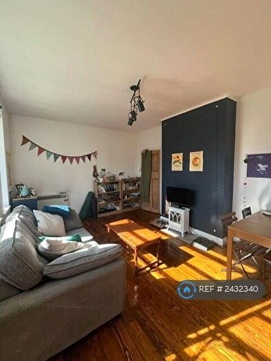 2 Bedroom Flat To Rent In Linnet House, Liverpool, L8