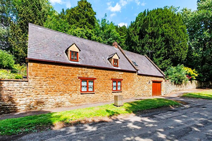 3 Bedroom Detached House For Sale In Church Street, Wroxton, OX15