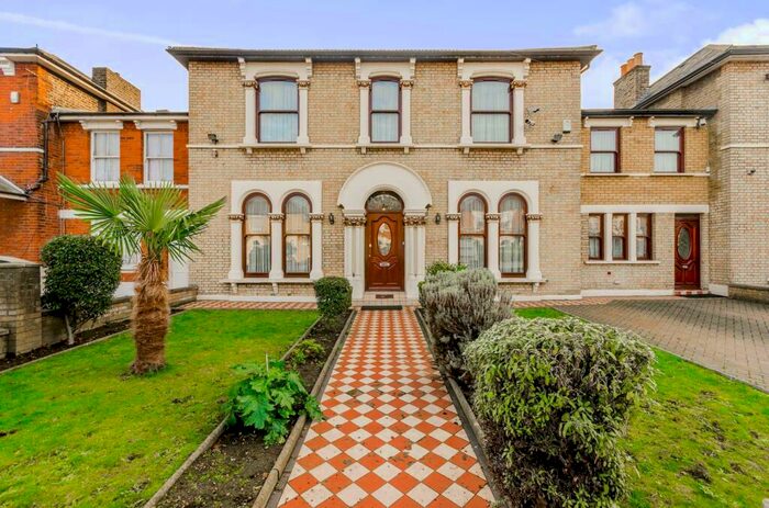 5 Bedroom Semi-Detached House To Rent In Windsor Road, Forest Gate, London, E7