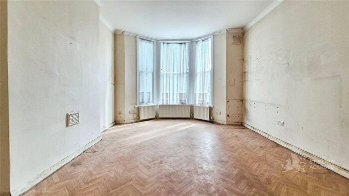 1 Bedroom Flat For Sale In Birdhurst Road, South Croydon, CR2