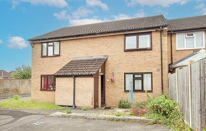 1 Bedroom Flat To Rent In Weavers Crofts, Melksham, SN12