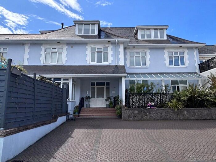 2 Bedroom Flat For Sale In Studland Road, Alum Chine, BH4
