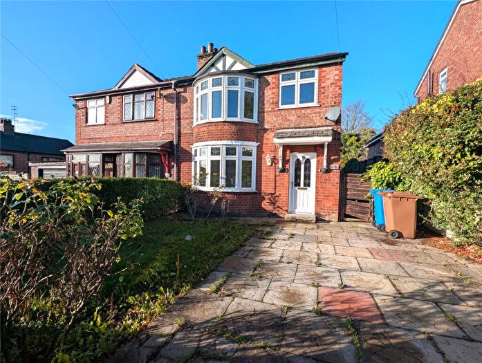 3 Bedroom Semi-Detached House To Rent In Buile Hill Drive, Salford, M5