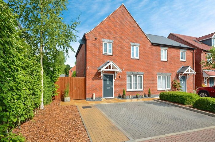 3 Bedroom Semi-Detached House For Sale In Horseshoe Close, Hemel Hempstead, HP1