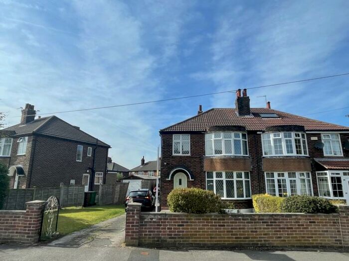 3 Bedroom Semi-Detached House To Rent In Carr Manor View, Leeds, LS17