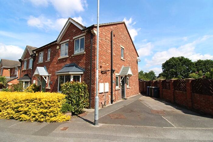 3 Bedroom Town House For Sale In Ashleigh Vale, Barnsley, S70