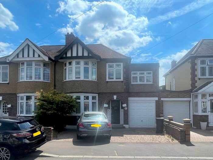 4 Bedroom Property To Rent In Priestley Gardens, Chadwell Heath, Romford, RM6