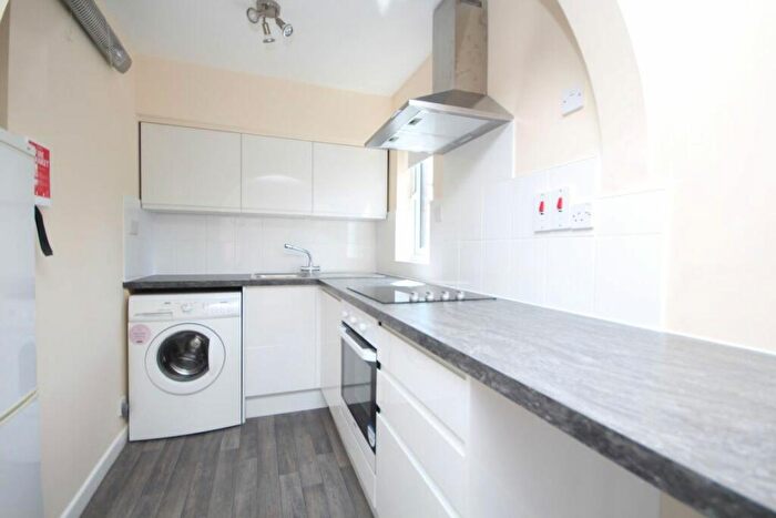 Apartment To Rent In Manorfields, Horsham, RH13